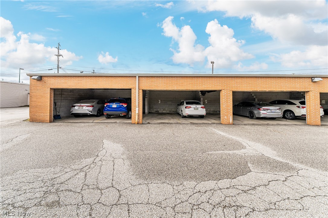 Golden Oaks Condo - Residential