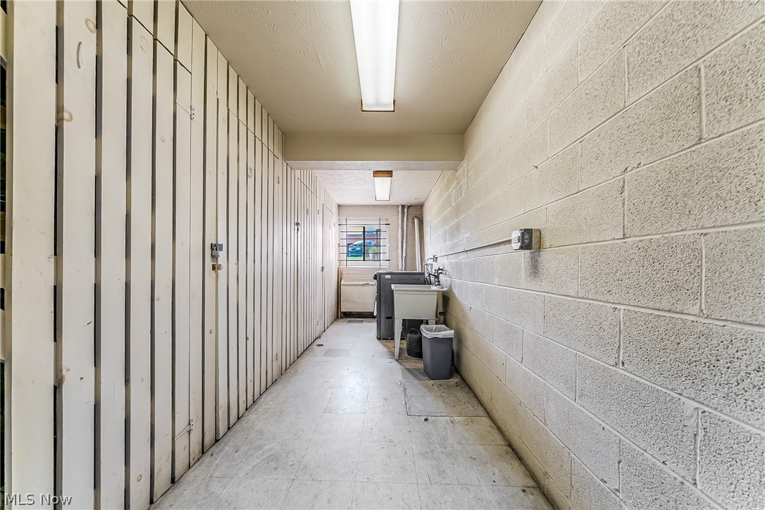 Golden Oaks Condo - Residential