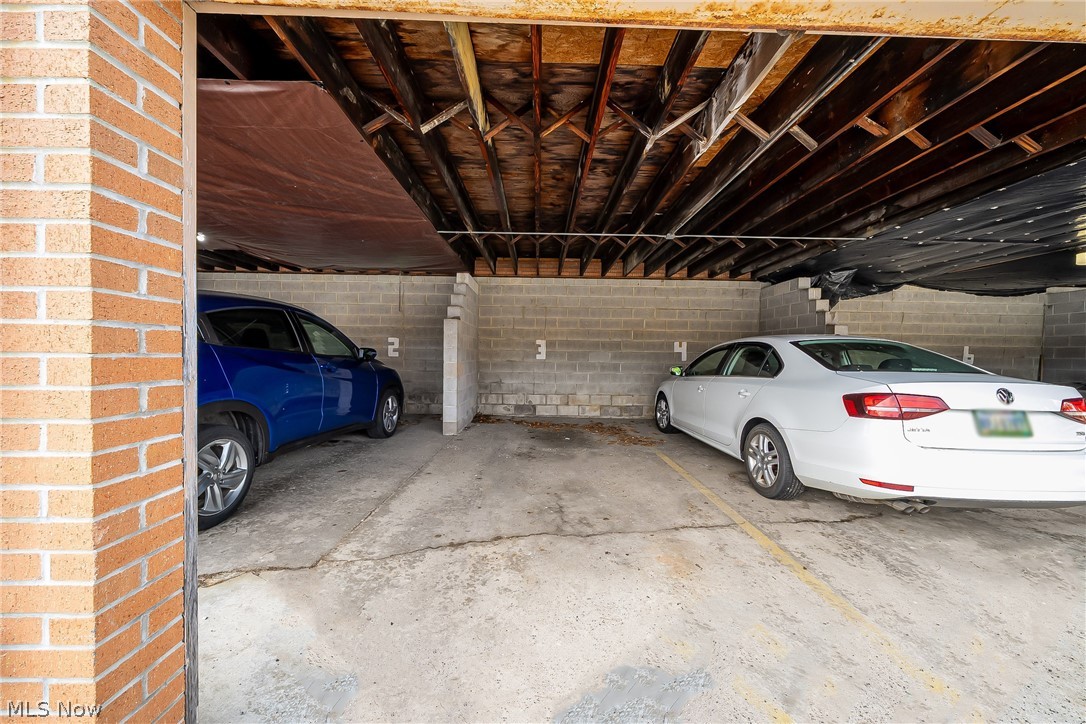 Golden Oaks Condo - Residential