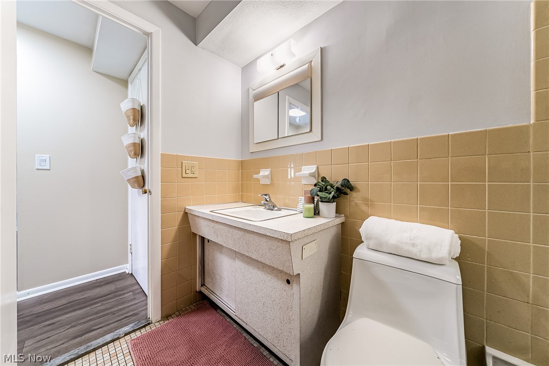 Golden Oaks Condo - Residential
