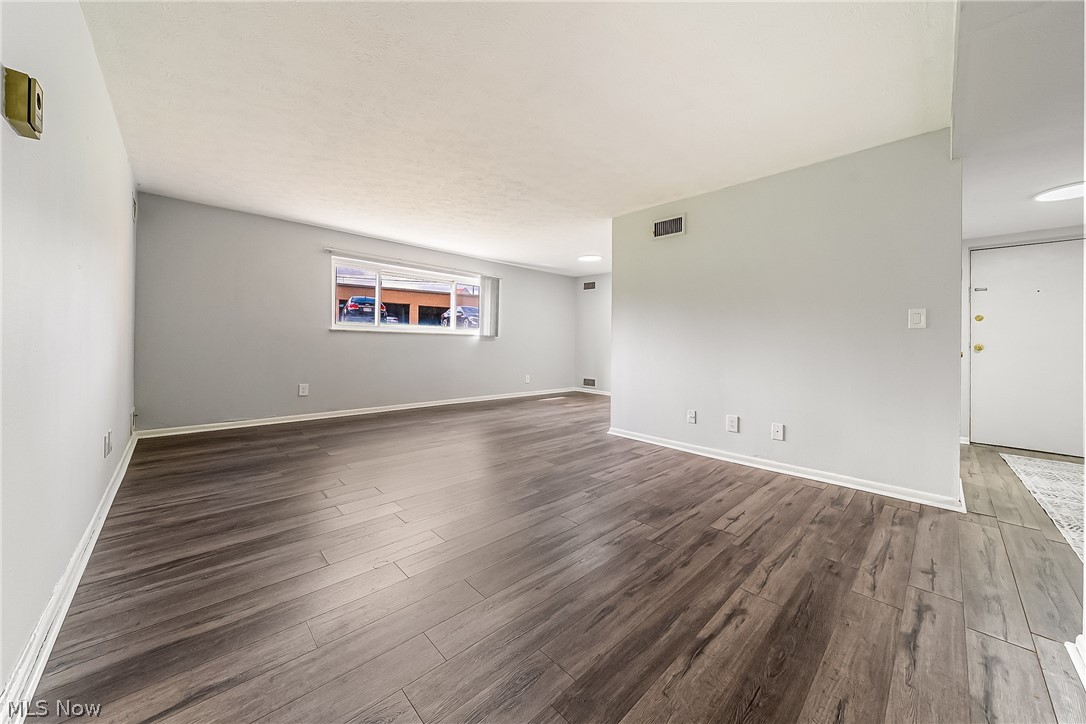 Golden Oaks Condo - Residential