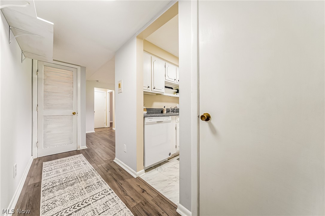 Golden Oaks Condo - Residential