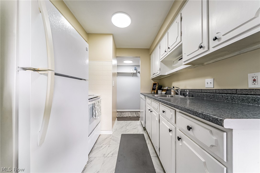Golden Oaks Condo - Residential