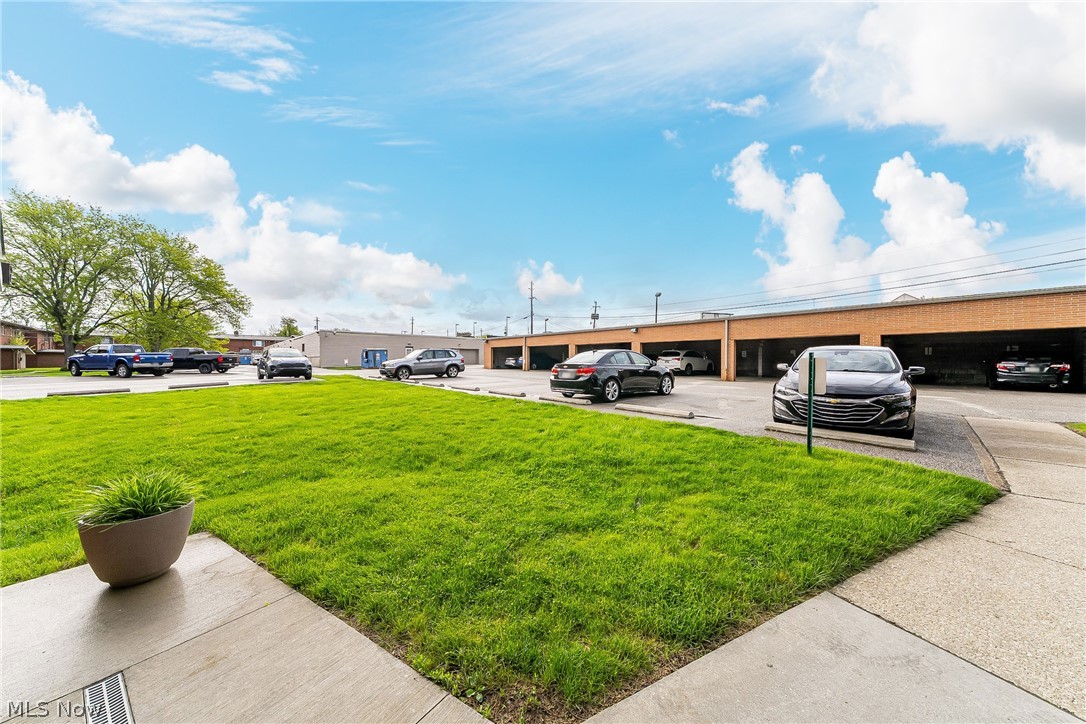 Golden Oaks Condo - Residential