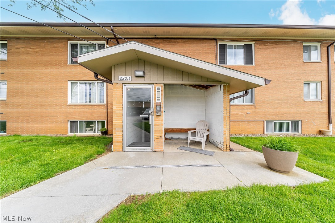 Golden Oaks Condo - Residential