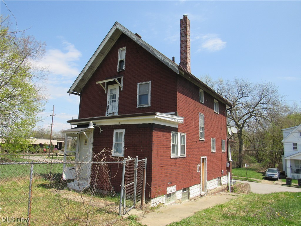 1074 Taylor Street, Akron, Ohio image 39