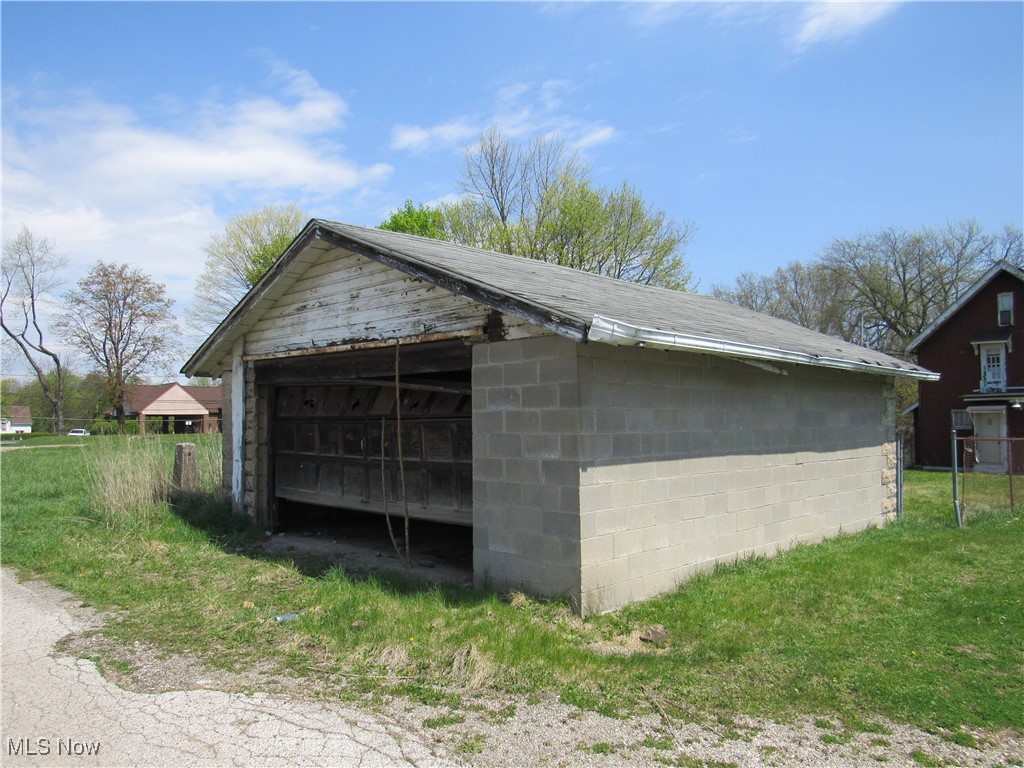 1074 Taylor Street, Akron, Ohio image 36