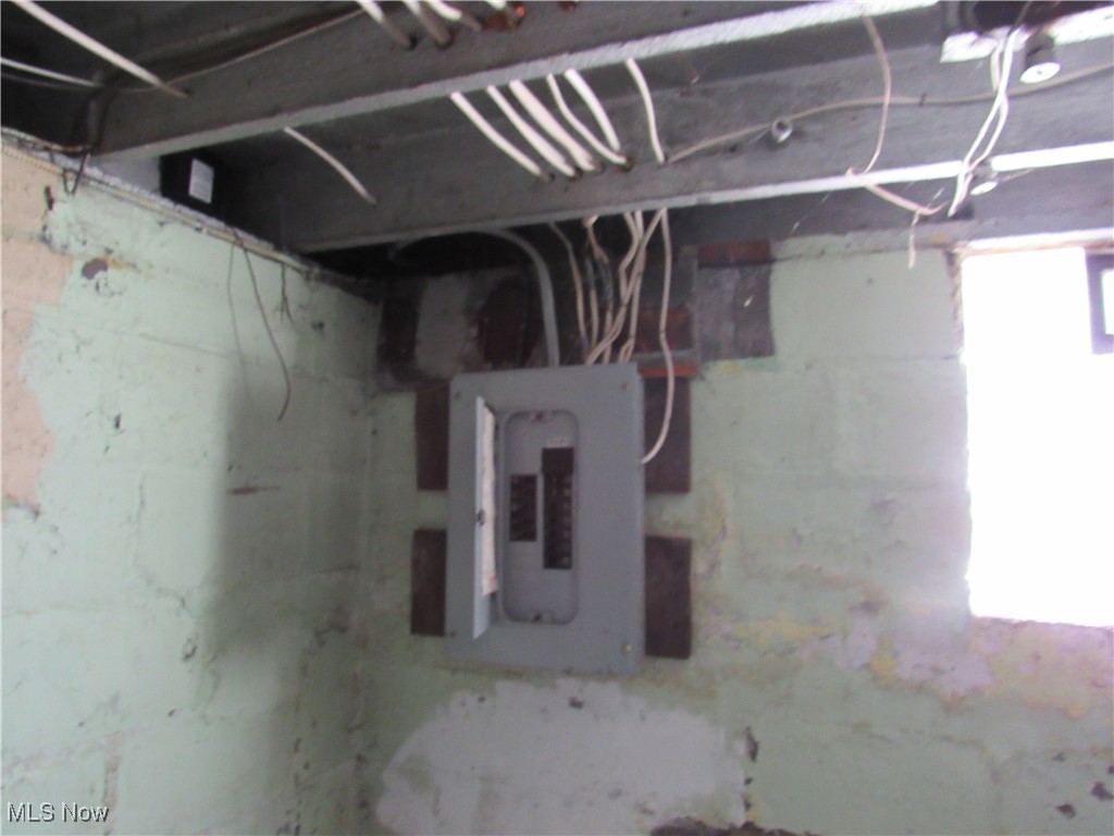 1074 Taylor Street, Akron, Ohio image 33