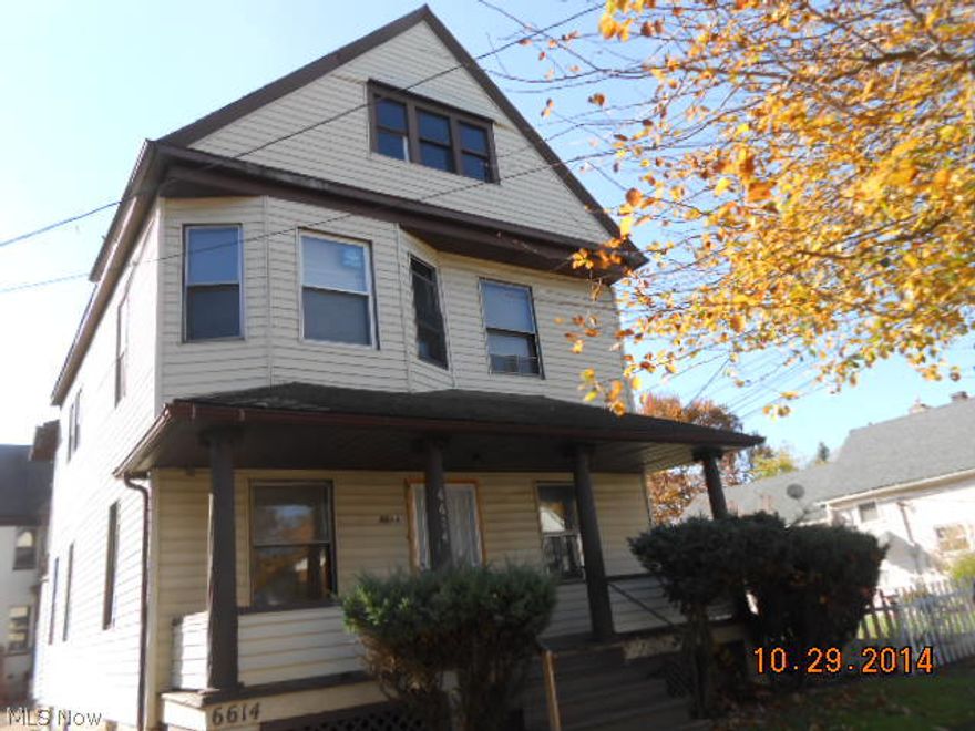 2 houses on 1 lot. 2, two bedroom units in each buiding. Large eat-in kitchens plus a dining room. Some hardwood floors. Full, unfinished basements. Great Location, close to shopping, highways and public transportation. Incredible opportunity awaits!