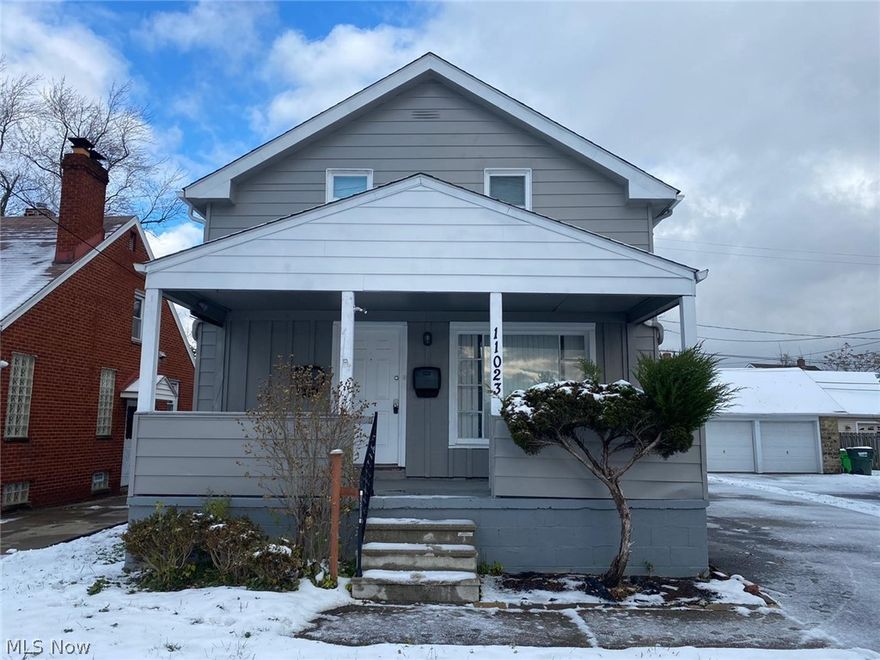 Updated 3 bed unit available for immediate occupancy.  Tenant is responsible for gas and electric. Washer and dryer is located in unit. Very nice rental in Garfield heights school district. One month rent equal for security deposit