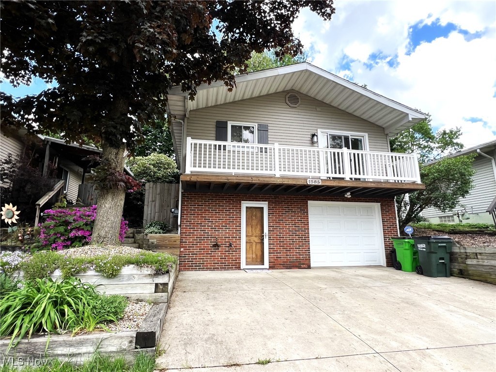 1585 Hilda Street, Lakemore, Ohio image 2