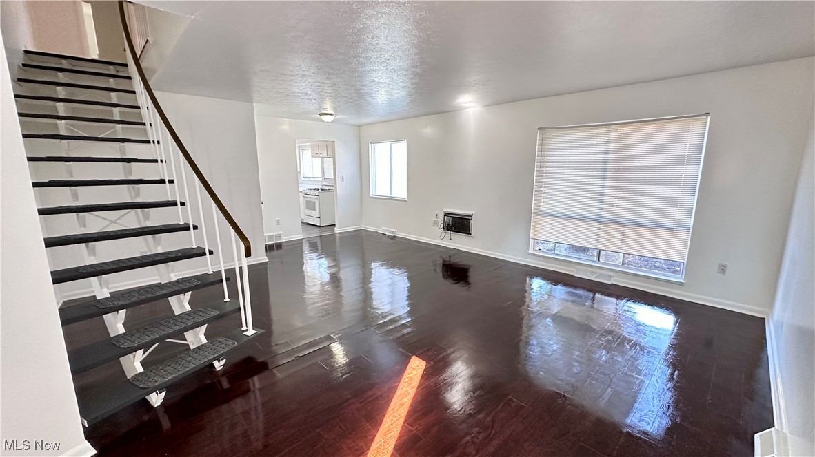 Colonial Park 01 Condo - Residential