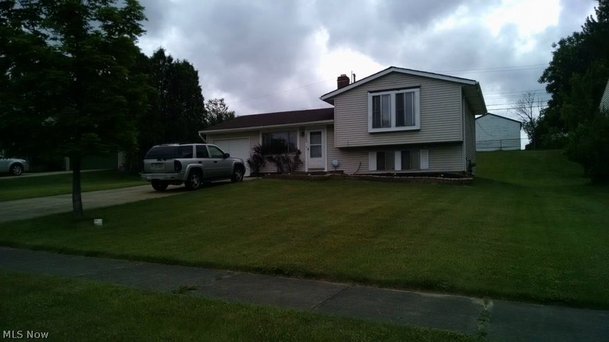 3 bedroom 1.5 bath split level in desirable, Bedford Heights. Move right in. NO PETS, NO VOUCHERS
 Property also available for sale: MLS 3712756