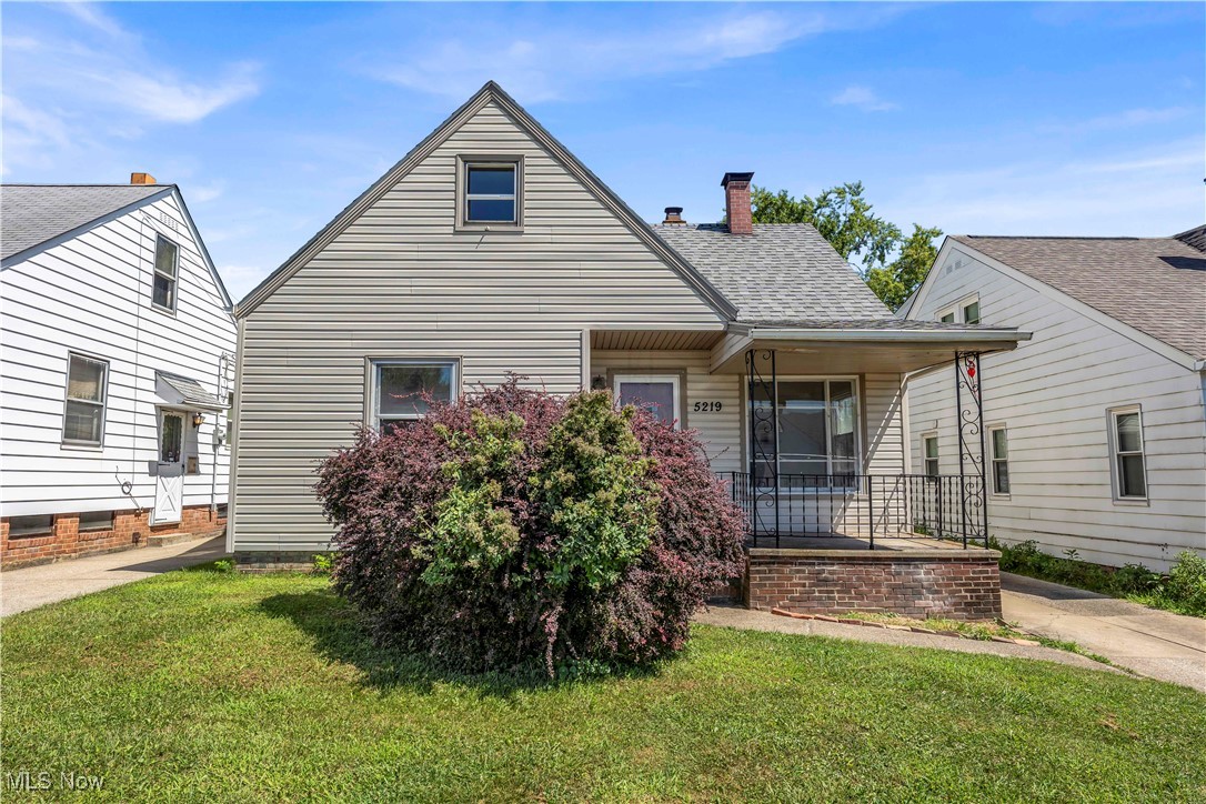 5219 Joseph St., Maple Heights - Spacious 3-bed 2-bath single-family home! //
$1400 rent / $1400 deposit //
$55 application fee per adult //
1-2 pets OK in this unit. After application pre-approval a PetScreening is required for any animals to proceed with one of our properties; a PetScreening affidavit is still required if you have no pets. (Some breed restrictions apply per HUD guidelines). //
NO SMOKING //
1 time $169 non-refundable set up fee paid at lease signing //
$35/month required resident benefit package; can include personal property/liability insurance for an additional $10/month for $45/month total. //
** CMHA OK - 3 bdrm voucher; must be prepared with reservation fee to hold the property and moving packet. ** //
** MOVE-IN DATE 45-60 DAYS OUT TO ACCOMMODATE REQUIRED CITY COMPLIANCE WITH CITY OF MAPLE HTS. - MOVE-IN DATE TBD, NO EXCEPTIONS. **//
After application Pre-Approval 1 applicant per household application is required to fill out a PetScreening application, before being about to proceed with placing a Reservation Fee for one of our properties. You will receive a pre-approval for your application and in order to proceed, the PetScreening is required. Even if you have NO pets - this application must be filled out. One time, non-refundable pet fee of $250-600 per animal applies to all pets & must be paid before or when you pay your first month rent. (No fee for qualified assistance animals). //
Our application is processed through secure site: Findigs, and they require ID & income verification. Without this your application will not be processed. They offer 24/7 chat support on their application directly if you have any questions. //
BEDROOMS:3 //
BATHROOMS:2 //
APPLIANCES PROVIDED: Fridge and stove //
UTILITIES / RESIDENT RESPONSIBILITY: Residents are responsible for all utilities including: water/sewer/trash, gas & electric & are responsible to maintain lawn care maintenance & snow removal. //
Serious inquiries only.
