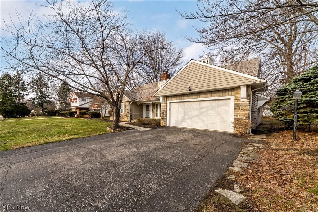 Photo of 1315 Forest Hills Boulevard, Cleveland Heights, OH 44118 (MLS # 5191933)