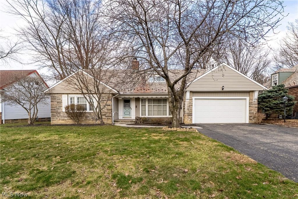 Photo of 1315 Forest Hills Boulevard, Cleveland Heights, OH 44118 (MLS # 5191933)