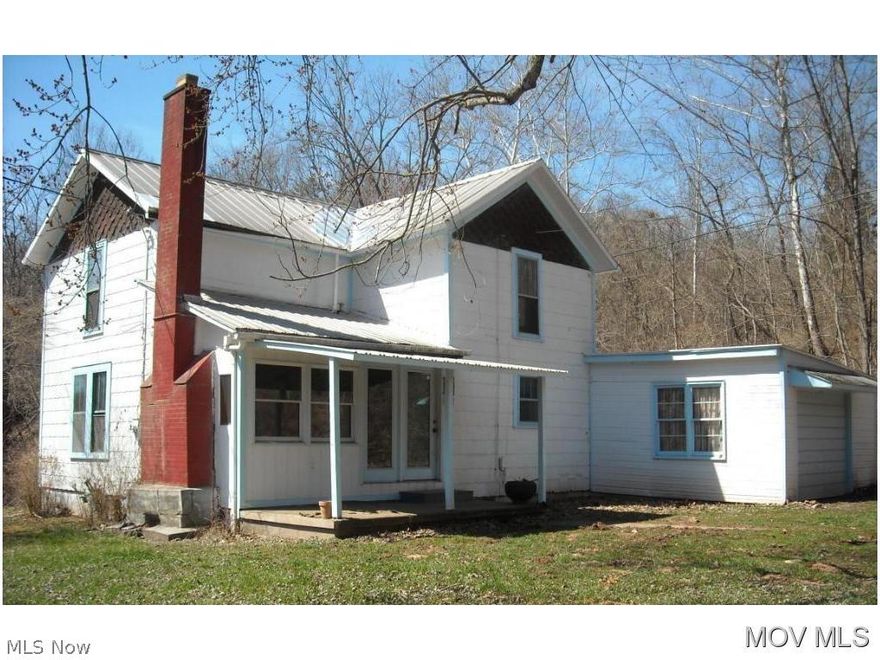 3 bedroom home. Beautiful original hardwood floors. Home does need some TLC. Screened in retreat with a deck in the meadow.  Elem: Putnam Elementary School  Elem/Bus: Y  JrHigh: Marietta Middle School School  JrHigh/Bus: Y  High: Marietta High School  High/Bus: Y  Fire: CIT  Police: SHF  ;SQFT=Fin L1:956, Fin L2:574, Fin Above:1530, Fin Total:1530, Unfin Bsmt:956, Unfin Above:956, Unfin Total:Y