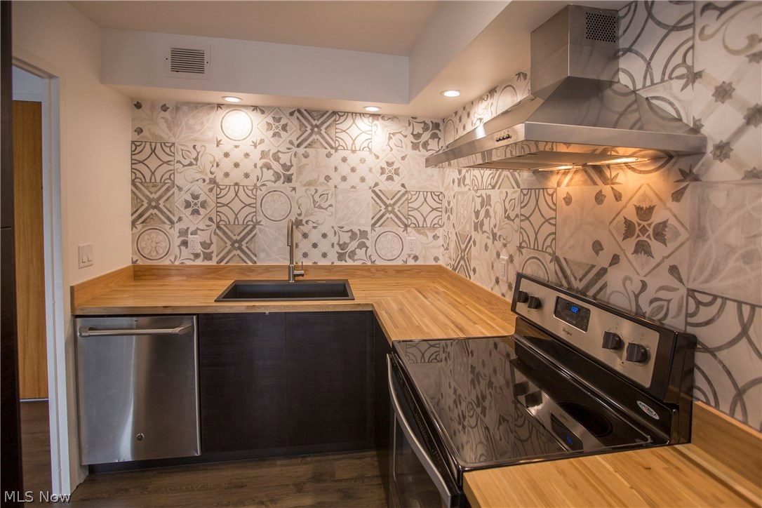 Marine Towers East Condo - Residential Lease