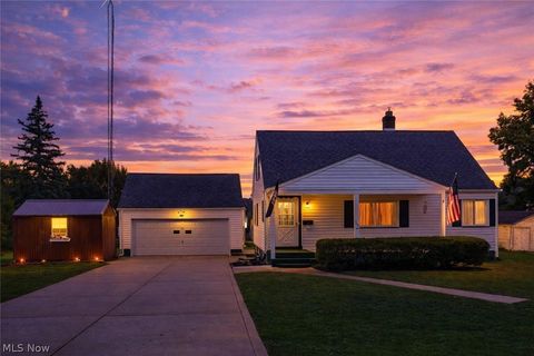 Homes For Sale - 104 W Carolina Avenue<br/> Mahoning County, Sebring, OH 44672