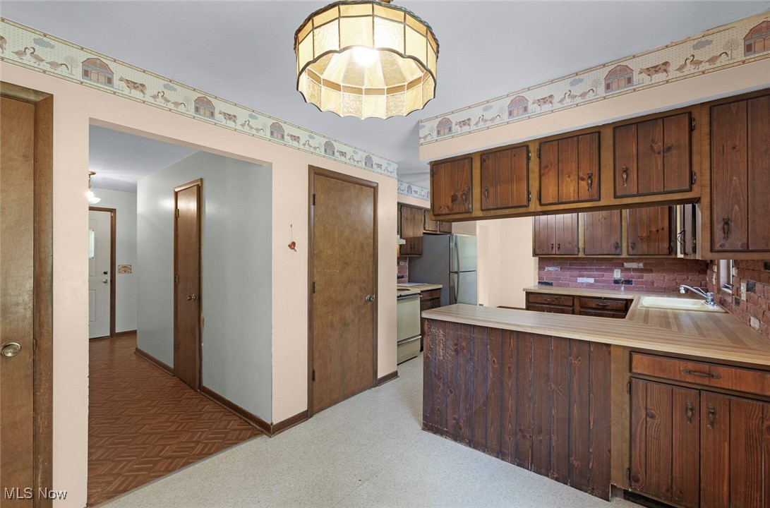 126 Burns Road, Elyria, Ohio image 17