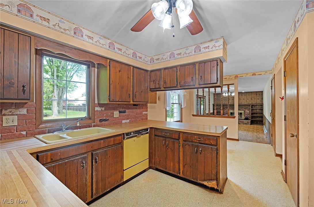 126 Burns Road, Elyria, Ohio image 12