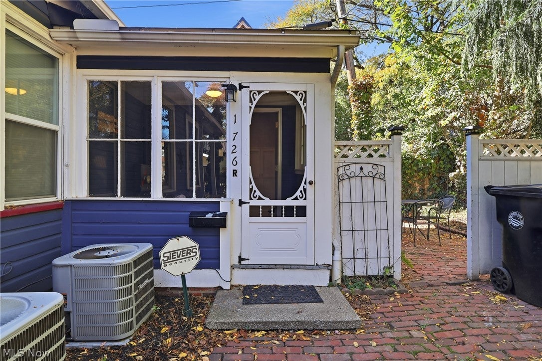 1726 W 31st Place