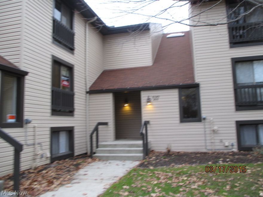 Great condo! Great location! Beautiful condo w/ over 1,200 sq ft of living space. Spacious living room with glass sliders that lead to open balcony. Formal dining room off kitchen. Plenty of cabinet and storage space. 2 bedrooms, each with individual full baths. Make this great home yours! Schedule your showing today!