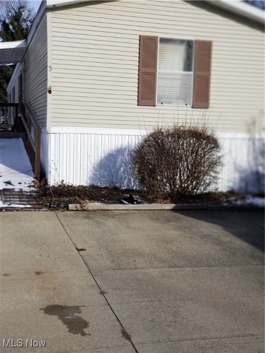 Mobile in Melrose West ,55 or older . NO 5 Commander LTD. 1997 Make Fairmont. 3 bedrooms 2 bath. With nice porch and ramp. Firm price $27,500. Good condition. Must be pre-approved for loan or cash ! Also be approved by the park before closing. Must be sold , really a deal for your money!