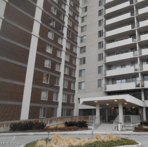 Enjoy A Resort Lifestyle In This 2 Bedroom Condo At The Carlyle! Enjoy Breathtaking Lake Views From Your Own Balcony! Building Amenities Including Laundry Room, Restaurant, Pool, Game Room & More! Near Trendy Night Life and Restaurants! Spacious Unit With 947 Square Feet. Bathroom Features Double Sinks! Living Room/Dining Room Combo With Lake Views! Eat-In Kitchen With Plenty Of Cabinet & Counterspace. Underground Parking. Minutes To Downtown Cleveland!