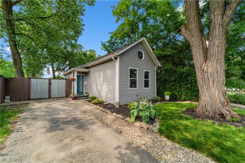 Homes For Sale - 1615 Auburn Avenue<br/> Cuyahoga County, Cleveland, OH 44113