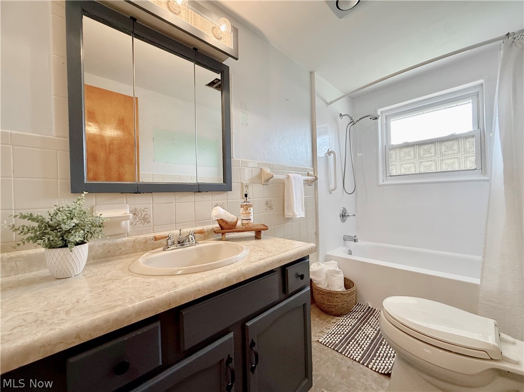 Claude Sands Adn - Residential