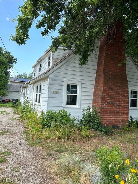 Homes For Sale - 1040 Windermere Drive<br/> Lake County, Willoughby, OH 44094