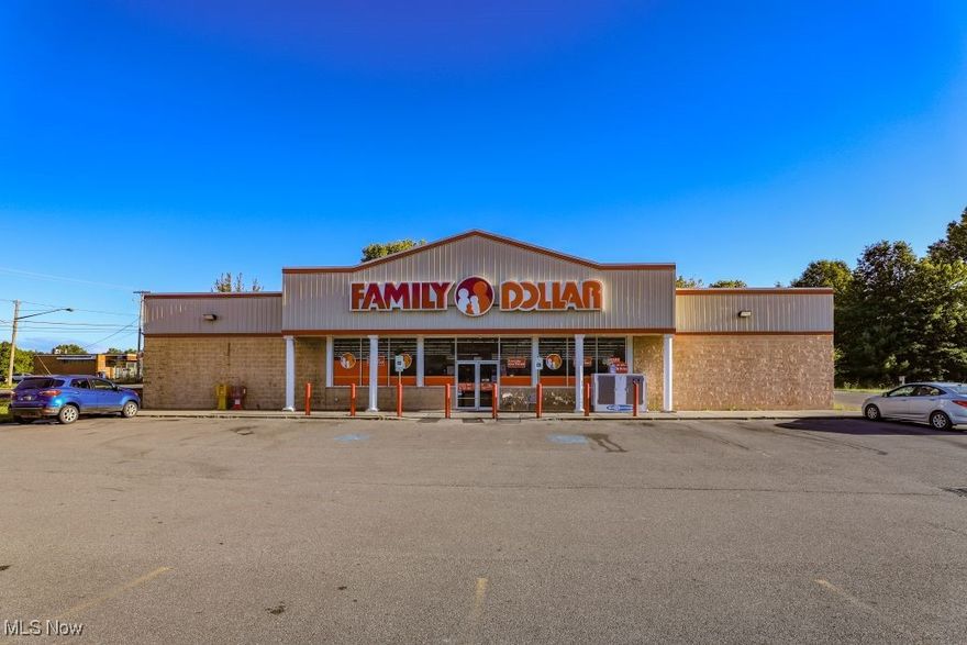 Jack Kohl Realty is pleased to offer for sale this 9,000 sq. ft. Block Building situated on 1.63 acres in Deerfield, right off the Deerfield Circle. This building is currently being leased by Family Dollar (NNN lease) through the end of 2025. With the tenant moving out at the end of the year there is an opportunity to be had here. Great visibility, high traffic counts, and NO zoning in Deerfield! Call today for more information or to schedule a showing!
For Lease and For Sale!