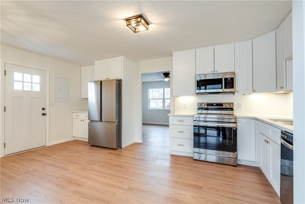 Photo of 387 Harcourt Road, Vermilion, OH 44089 (MLS # 5194931)