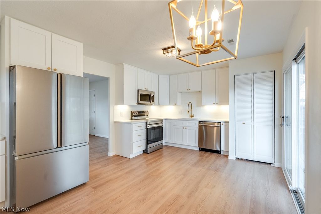 Photo of 387 Harcourt Road, Vermilion, OH 44089 (MLS # 5194931)