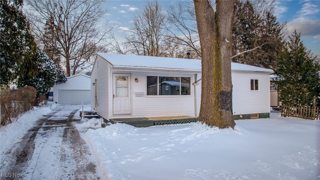 Photo of 835 Carnegie Avenue, Akron, OH 44314 (MLS # 5184295)