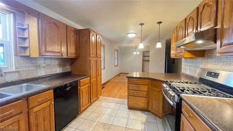 Tiny photo for 1901 15th Avenue, Parkersburg, WV 26101 (MLS # 5240858)