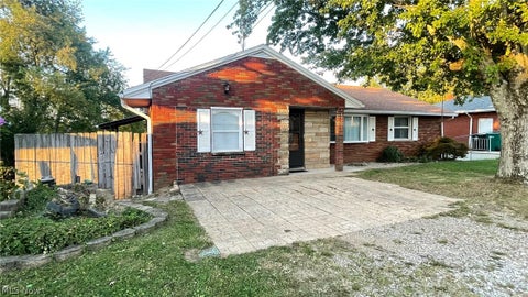 Tiny photo for 1901 15th Avenue, Parkersburg, WV 26101 (MLS # 5240858)
