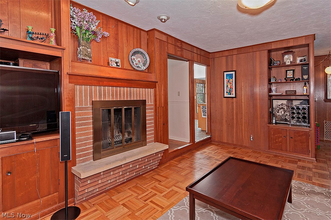 R A Mains - Residential