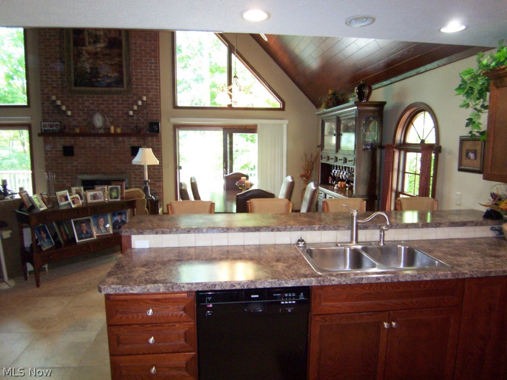 Roaming Rock - Residential