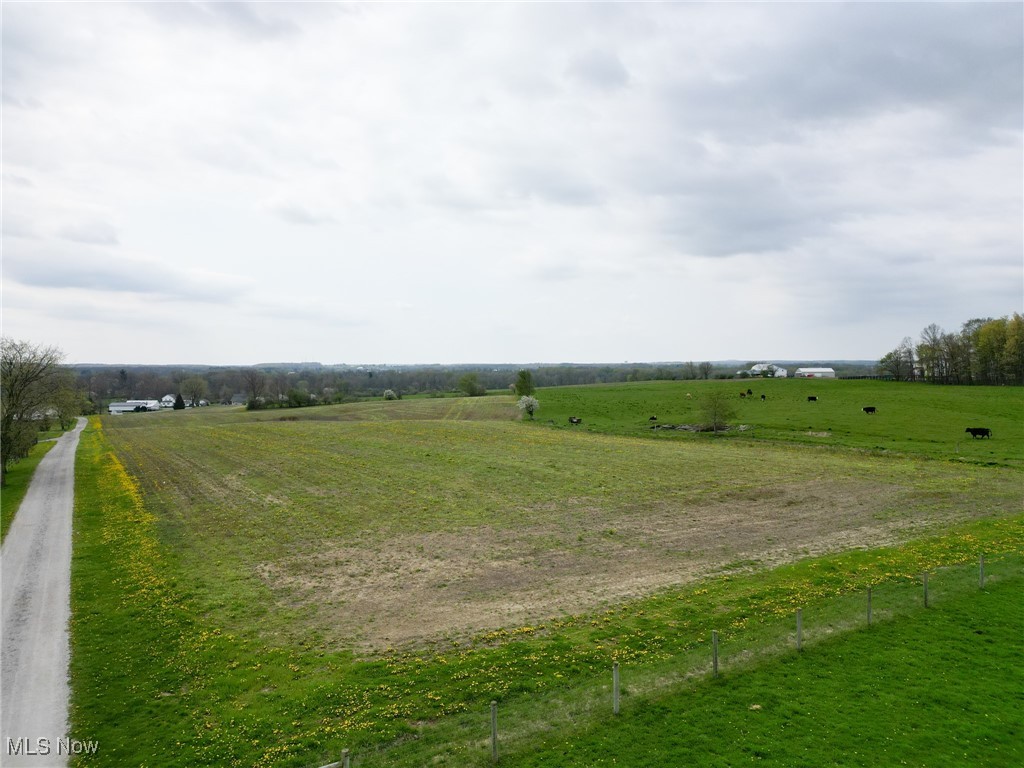 16231 Burton Windsor Road, Middlefield, Ohio image 2