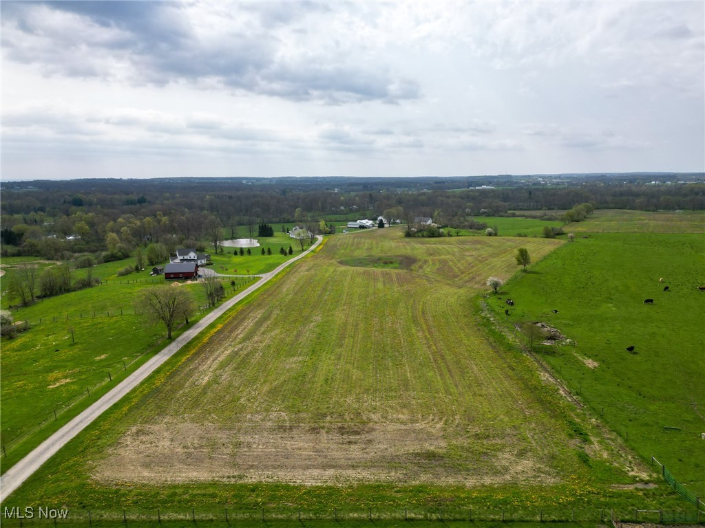 16231 Burton Windsor Road, Middlefield, Ohio image 4