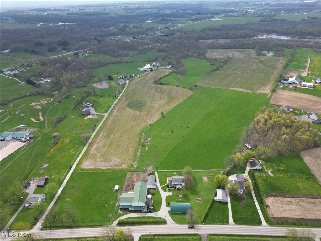 16231 Burton Windsor Road, Middlefield, Ohio image 1