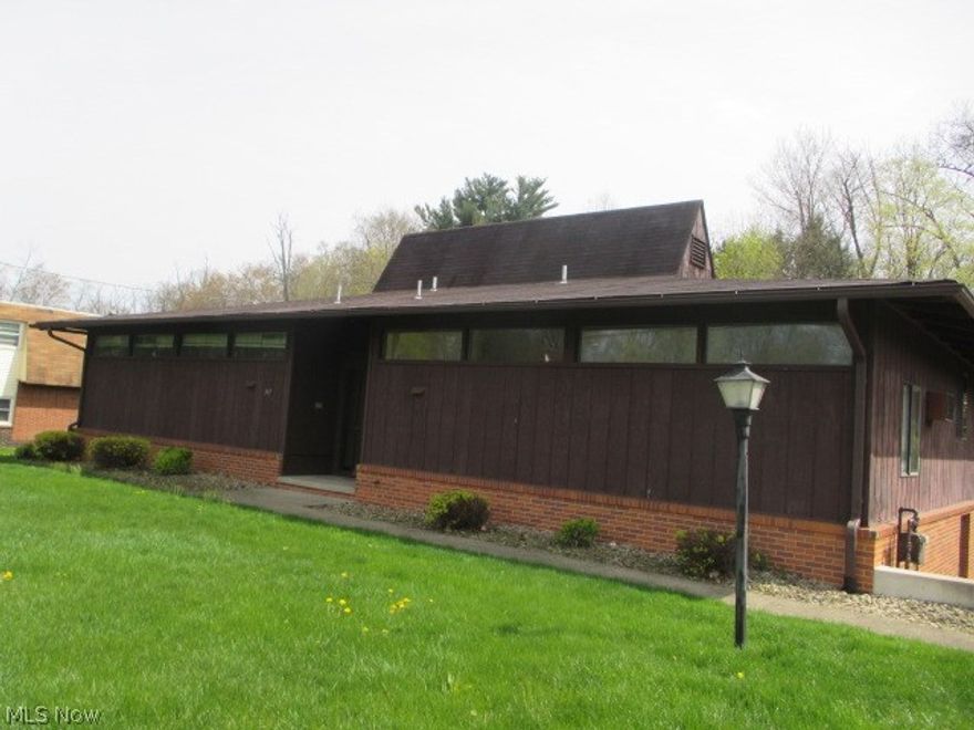 Nice 1 bedroom, most units have been recently renovated. Coin laundry. Carport. 1 year lease, 1st, last & security deposit required