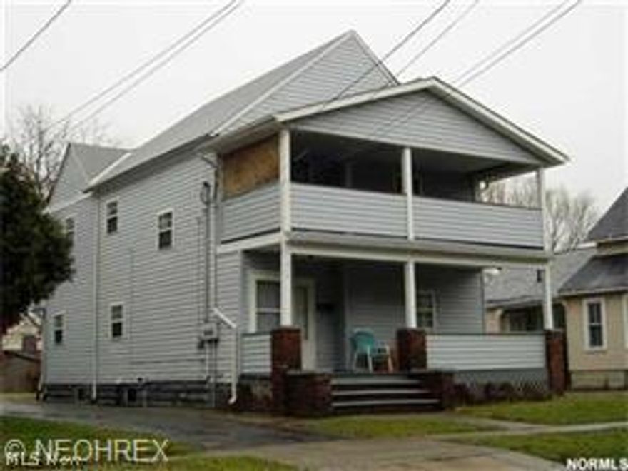 Nice duplex can easily be yours at this price. Each unit has 3 bedrooms. Refurbished in 1998: electric, windows, roof, furnace. Separate utilities for each unit.