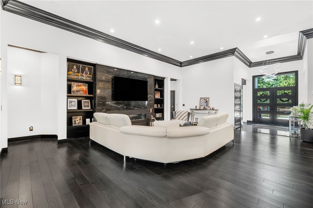 560 Elm Street