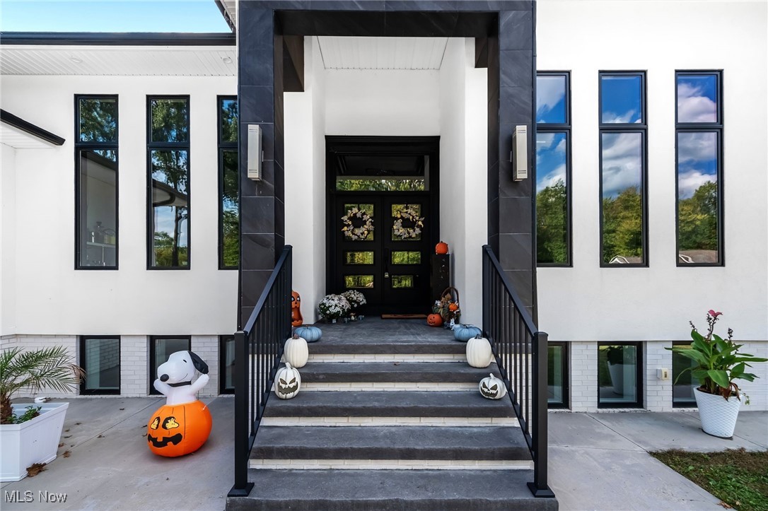 560 Elm Street