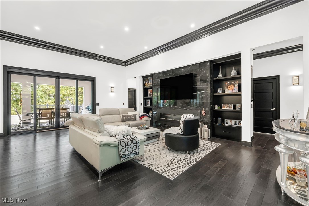 560 Elm Street