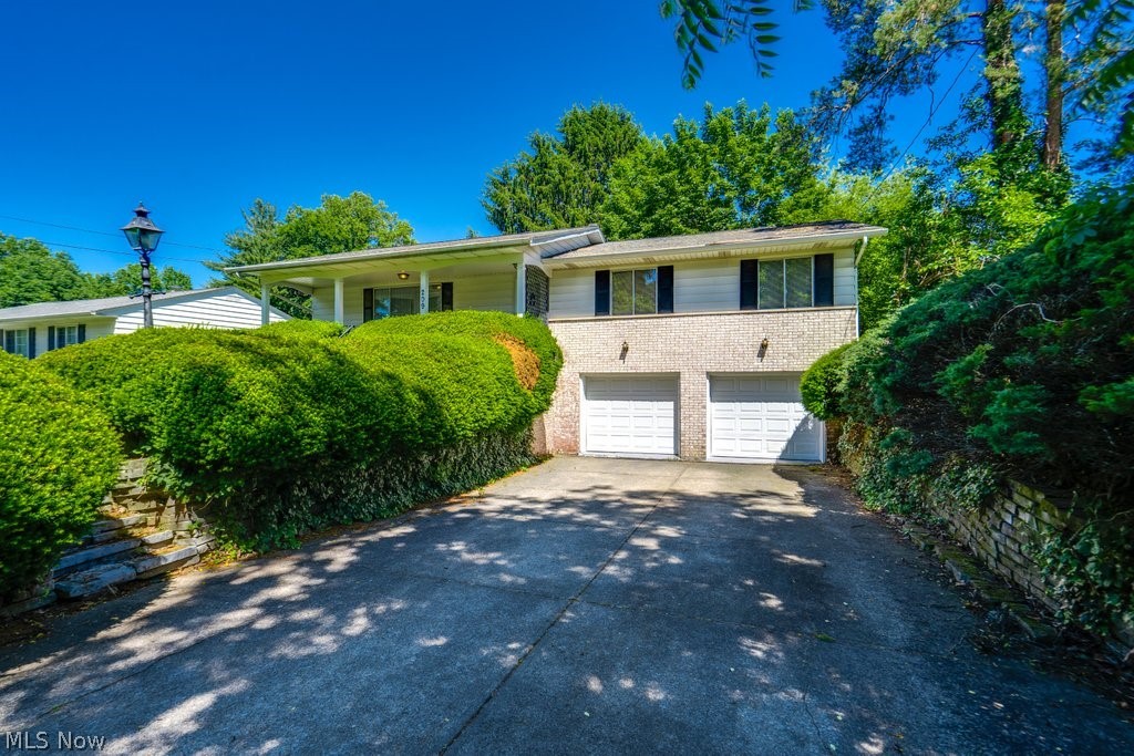 209 Shiawassee Avenue