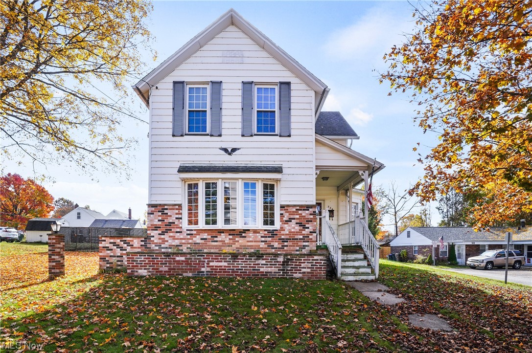 3 Bedroom Colonial with 1st floor Family Rm and Patio Rm. Newer Furnace and A/C. Oversize 2 Car garage. Large lot 82x198
Home is on the corner of Myrtle Ave. and Myrtle Court... Myrtle Court is maintained by the city.